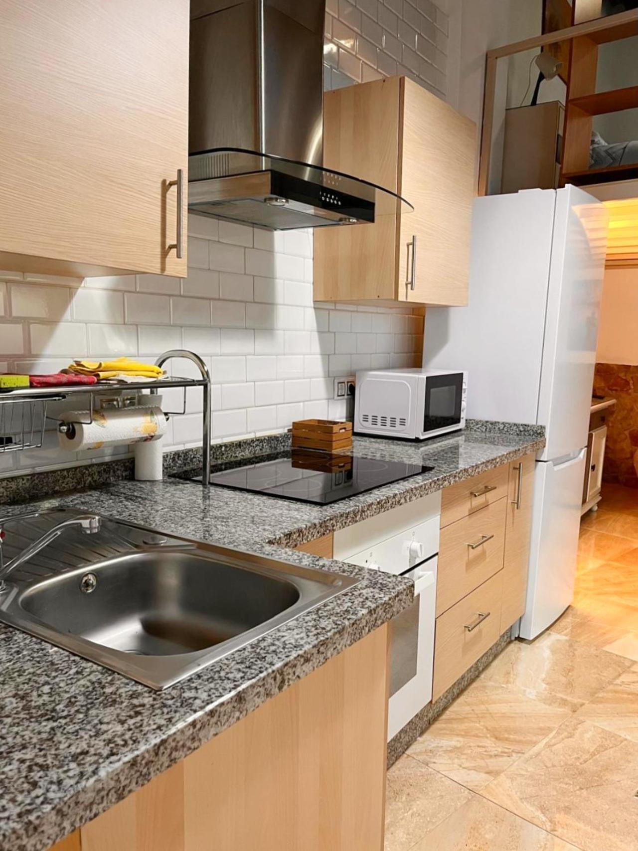 Inhome Central Studio Montilla Luaran gambar