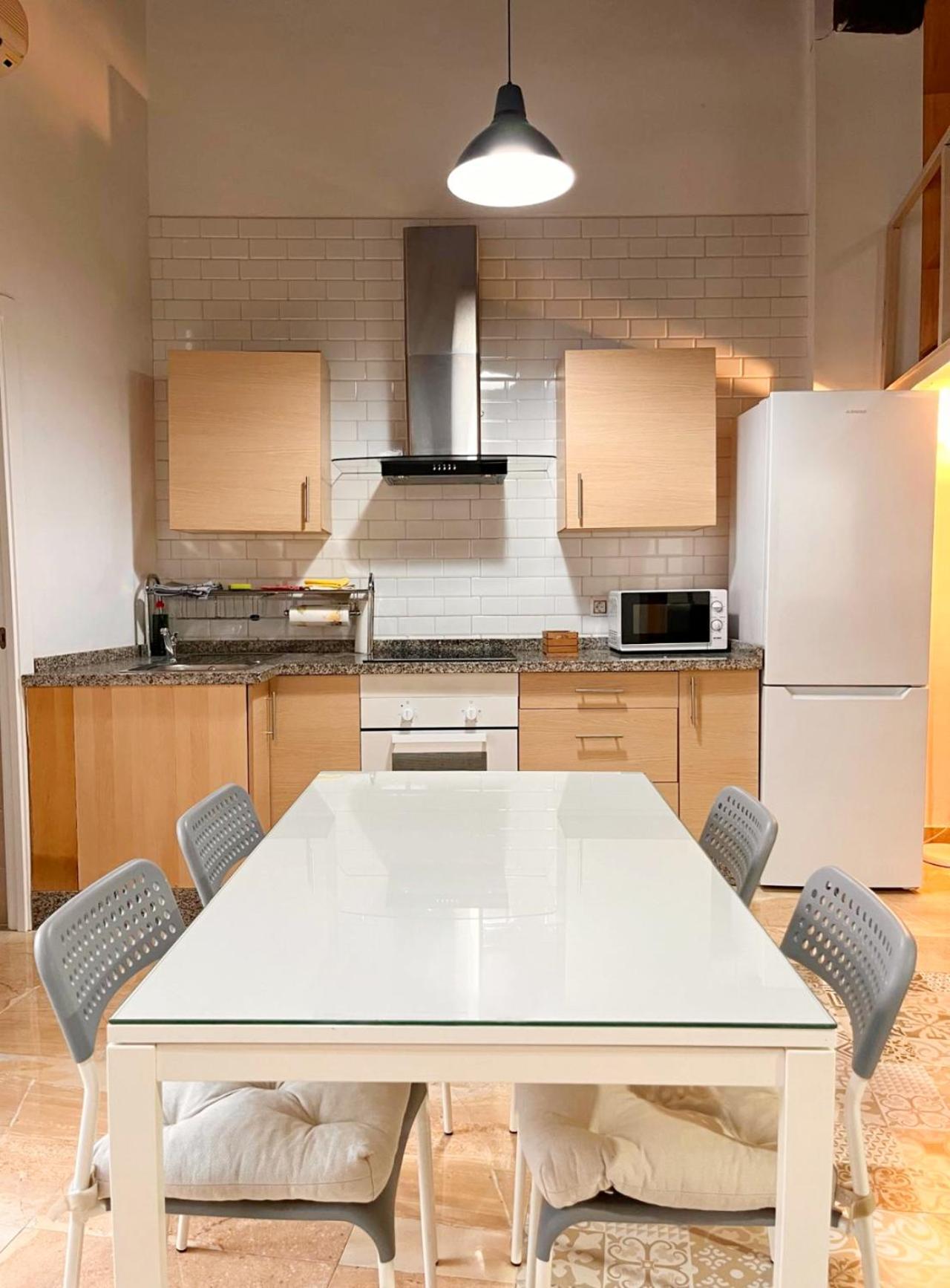 Inhome Central Studio Montilla Luaran gambar
